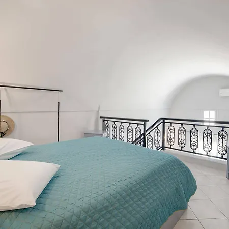 Monolithia Apartment *